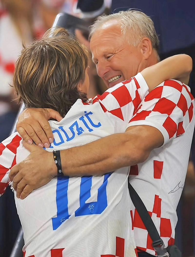 曼联最青睐的中场引援目标身价或将超过1亿英镑。