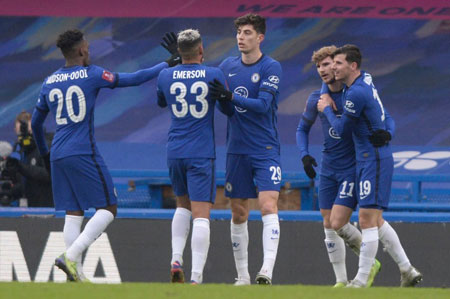 记者：莱万与瑟洛特都在新月意向名单上，小因渴望莱万能加盟