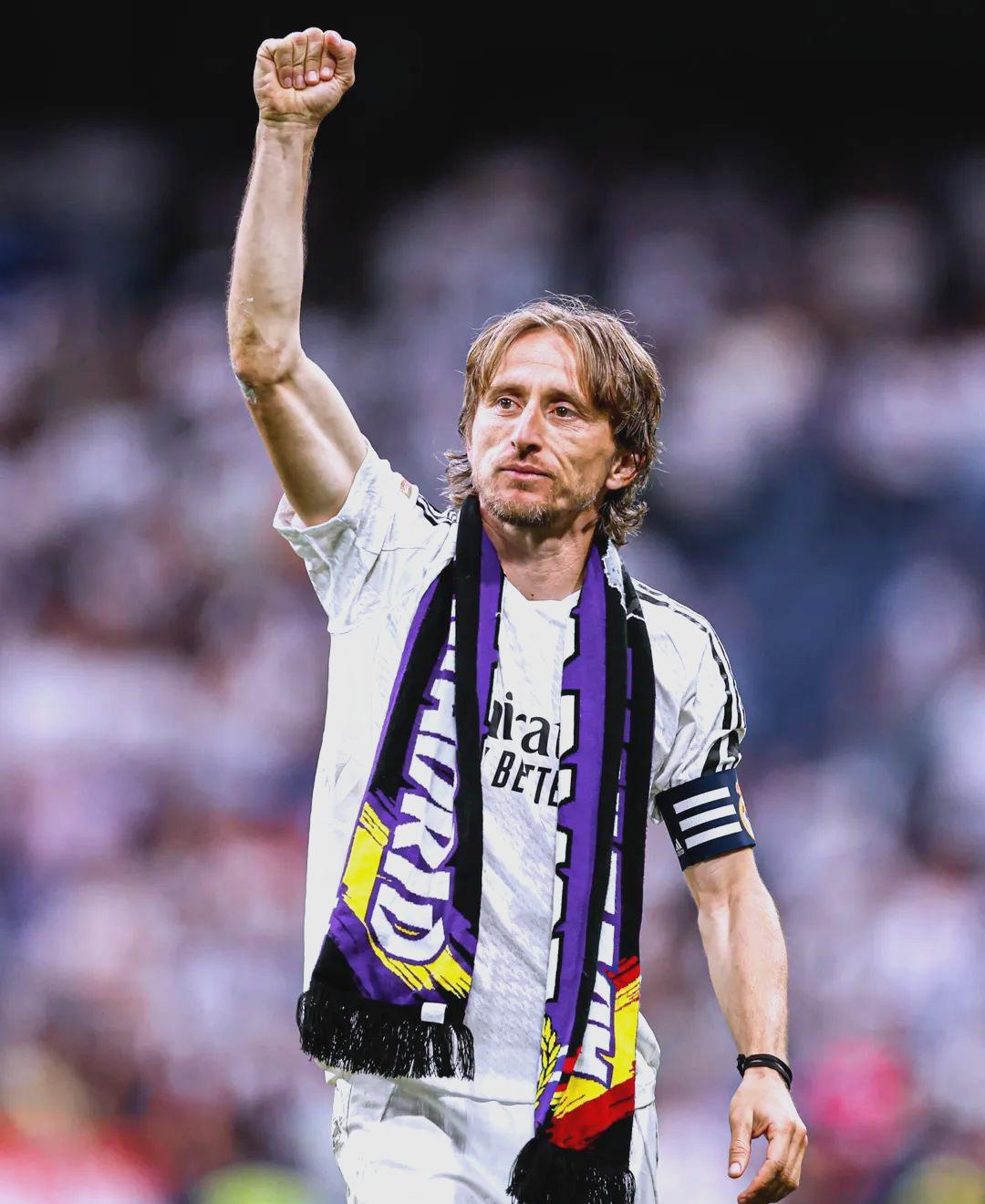 重庆狼队 vs 北京WB，强强对决，狭路相逢，谁能晋级败者组决赛？