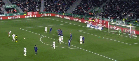 带领皇马五夺欧冠，被誉为典礼中场的三人