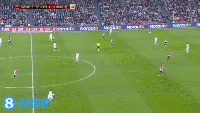 扛起球队进攻重任！浓眉翻身出手2+1将分差迫近至仅剩一分