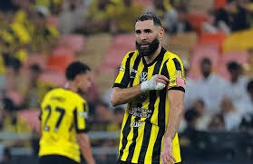 哈兰德赛后采访玩梗：保持谦逊；卡拉格、基恩做节目叫上我爸